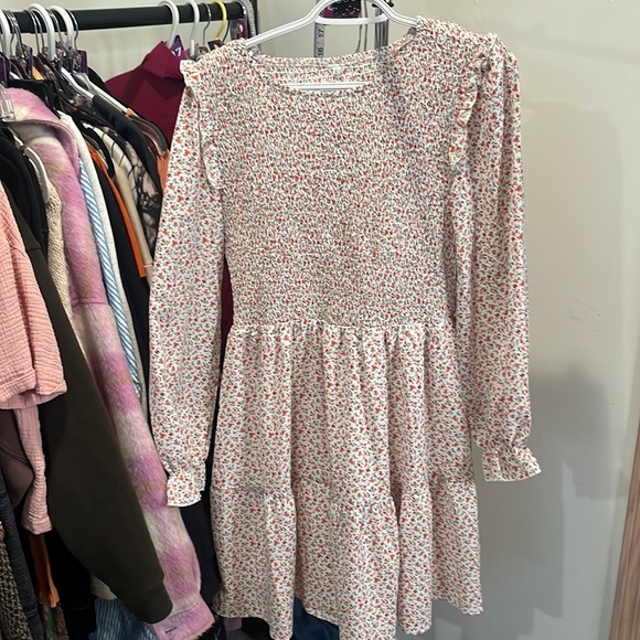 Dresses & Skirts - Floral NWOT smocked dress